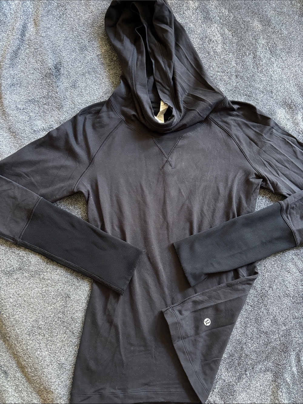 lululemon athletica Black Logo long sleeves - Classic Crew
